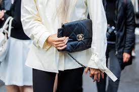 Túi Xách CHANEL Super 19 LEATHER HANDBAG Màu Đen